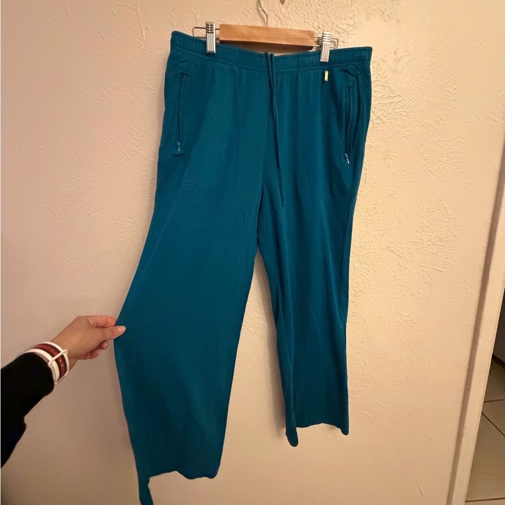 St. John Spa Zip Sweater cardigan & matching pants Stretch Jersey Knit - Picture 12 of 16